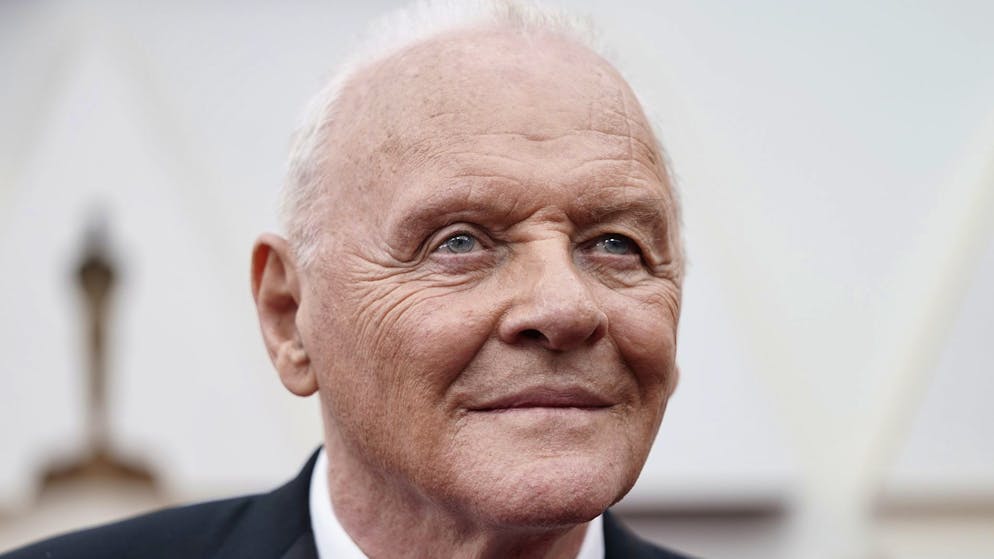 50 anni senza alcol. Anthony Hopkins: «Stavo per uccidere qualcuno, poi sentì una voce da dentro...»