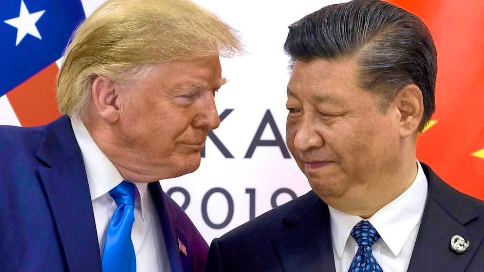 ARCHIVE - US President Donald Trump (l) meets with Chinese President Xi Jinping during a meeting on the sidelines of the G-20 summit in Osaka. China confirms a meeting between Xi and Trump in Busan, South Korea. Photo: Susan Walsh/AP/dpa