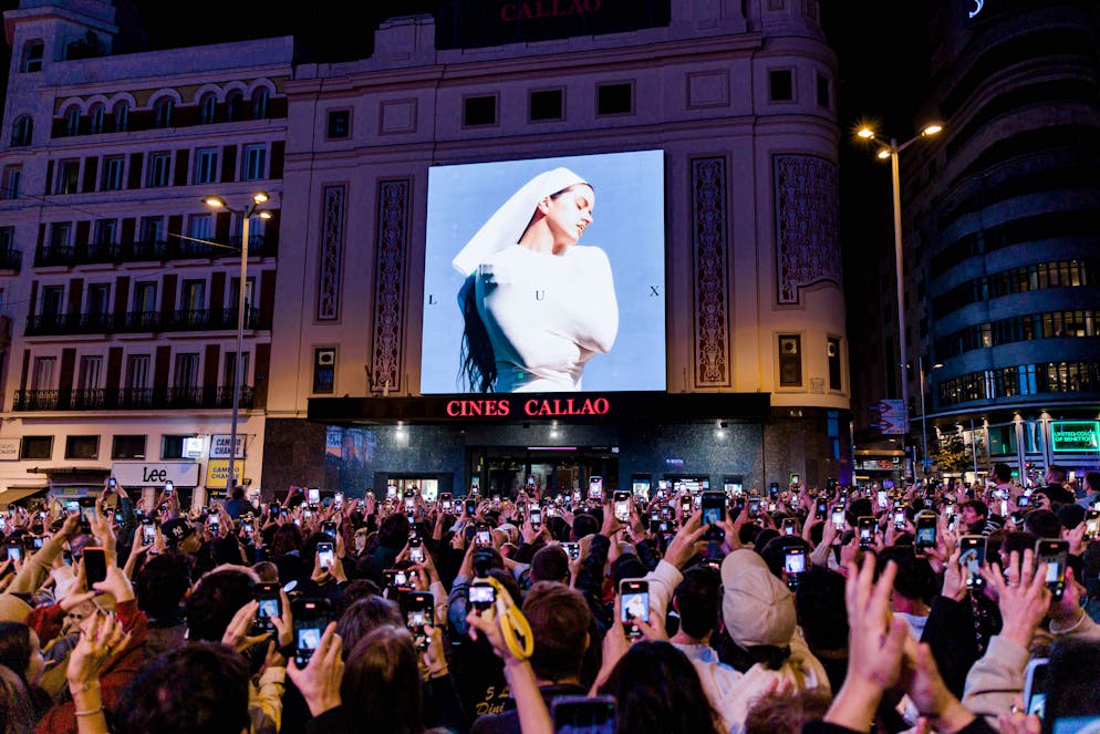 «Lux» wurde Mitte Oktober auf dem Plaza de Callao in Madrid angekündigt. Jetzt ist das Album draussen.