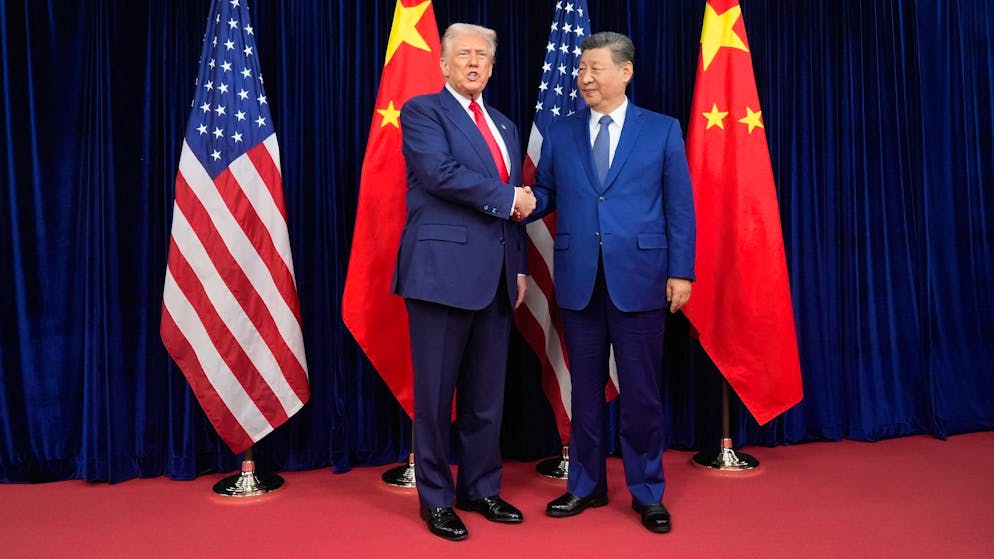 Trump (l) und Xi bei ihrem letzten Treffen in Oktober in Busan.