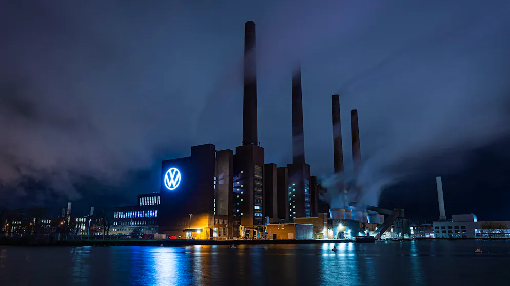 Die Volkswagen-Krise. Gewinneinbruch und Stellenabbau bei VW – aber Millionen für Ex-Kader