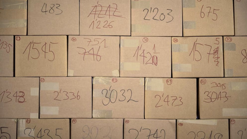 Mit einem freiwilligen Verhaltenskodex gegen den "Unerschriftenbschiss": Schachteln mit Unterschriften bei der Einreichung einer Initiative in Bern. (Archivbild)