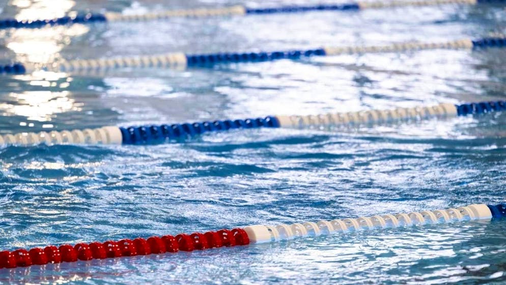 An eight-year-old girl drowned in the indoor pool of the Biel Congress Center in 2021 under circumstances that remain unexplained to this day. (symbolic image)