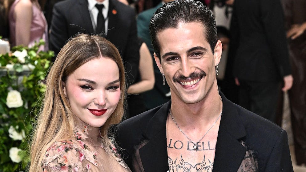 Hat sich Damiano David verlobt?. Freundin von Måneskin-Sänger mit verdächtigem Ring gesichtet