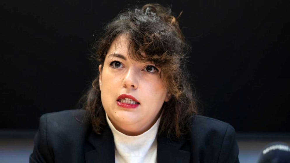 Die Berner SP-Nationalrätin Tamara Funiciello und weitere Vertreterinnen aus dem linken Lager machten am Donnerstag Werbung für ein "feministisches Nein" zur Service-citoyen-Initiative.