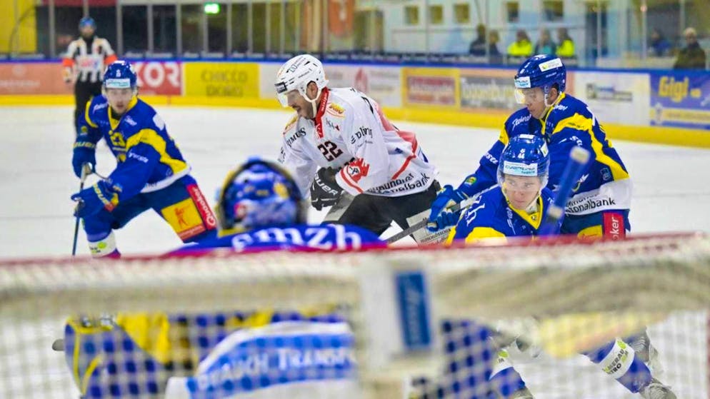 A traditional club fights its way back - Gallery. In the derby between Arosa and Chur, much of the action took place in front of the home team's goal