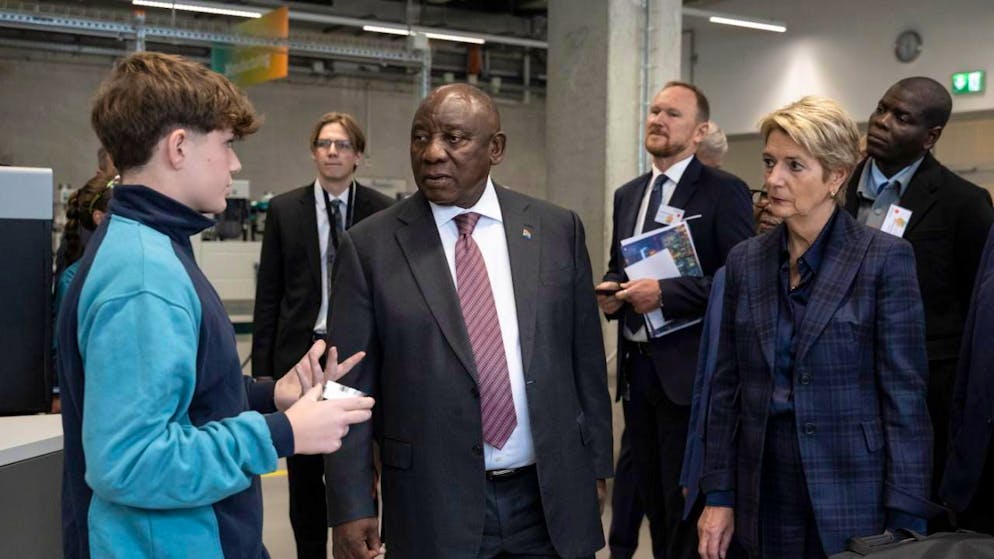 Le président sudafricain Ramaphosa a achevé sa visite en Suisse - Gallery. À Uzwil (SG), le président sud-africain a rencontré des apprentis au sein de l'entreprise Bühler.