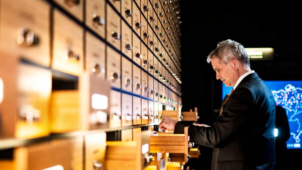 Le conseiller fédéral Beat Jans a lui-même visité jeudi en fin d'après-midi l'exposition itinérante nationale "Placés. Internés. Oubliés?" au Musée historique Lausanne (MHL).