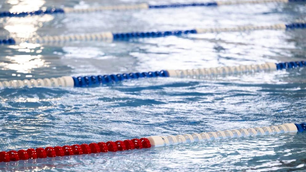 Ein achtjähriges Mädchen ertrank unter bis heute ungeklärten Umständen 2021 im Hallenbad des Bieler Kongresshauses. (Symbolbild)