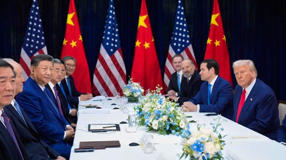 Trump dit avoir conclu un accord sur les terres rares avec Xi - Gallery. La rencontre entre MM. Xi et Trump a duré une heure et quarante minutes à Busan.