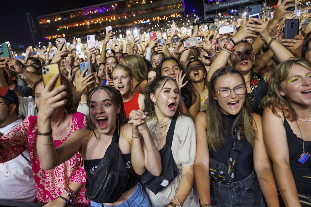 Rosalías-Fans bei ihrem Auftritt am Paléo Festival 2023 in Nyon.