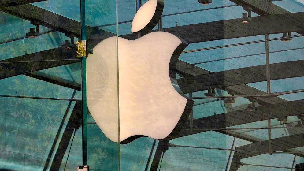 Apple is significantly slower than many of its rivals when it comes to AI chatbots for the iPhone and other devices. But this doesn't seem to be affecting the success of the new iPhones. (archive image)