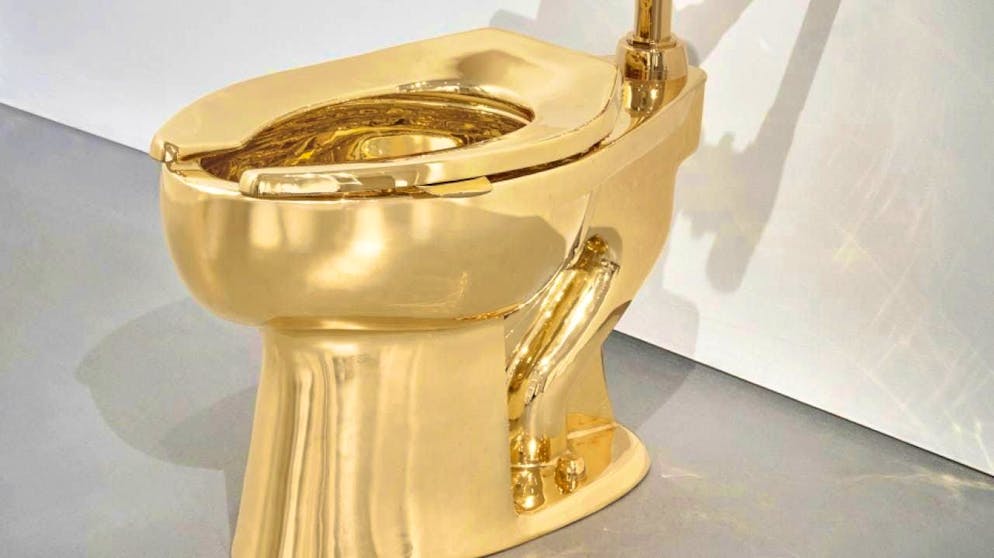 Gained at least in material value: The golden toilet by Maurizio Cattelan.