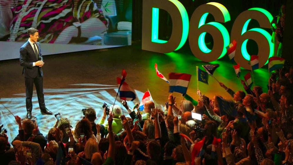 dpatopbilder - Rob Jetten, leader of the center-left party D66, speaks on stage during the exit poll results of an election event during the parliamentary elections. Photo: Peter Dejong/AP/dpa