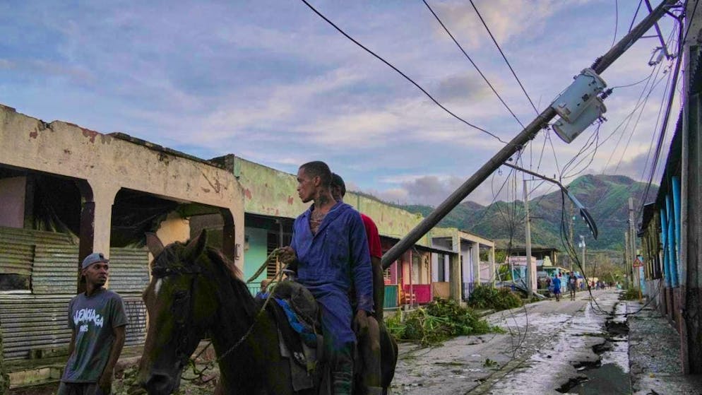 The Federal Department of Foreign Affairs is sending nine experts to Cuba. They are to support the Red Cross with relief efforts on the ground.