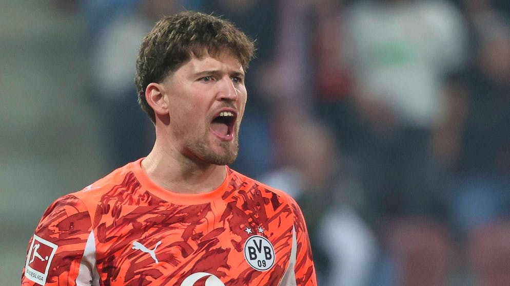 Bundesliga. Kobel keeps clean sheet against Augsburg - Dortmund jumps to 2nd place
