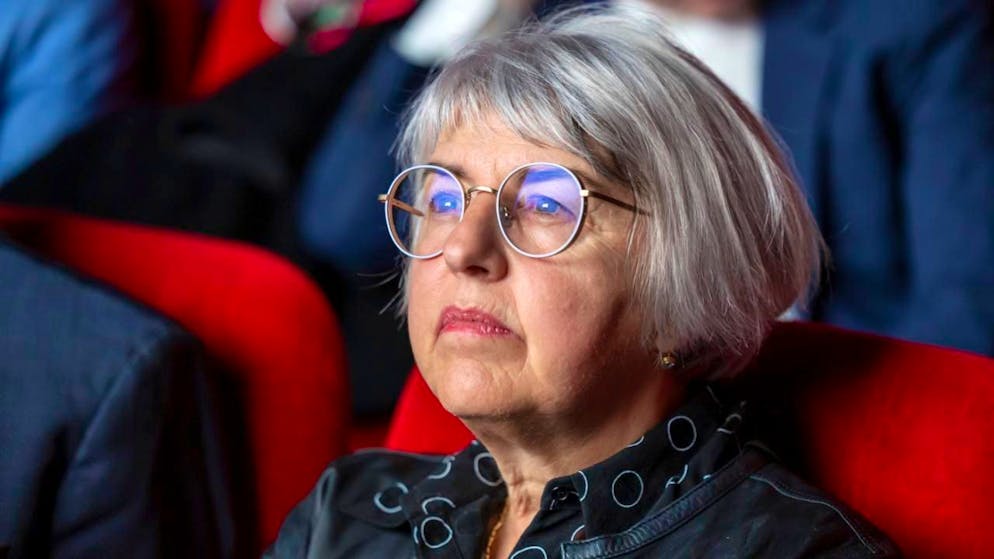 Gebannter Blick auf die Leinwand: Bundesrätin und Kulturministerin Elisabeth Baume-Schneider bei der Eröffnung des Geneva International Film Festival.