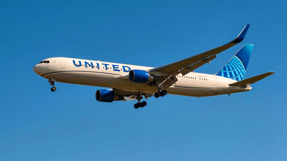 In volo da Washington a Roma. Laptop cade curiosamente dalla cabina alla stiva, l'aereo deve tornare indietro