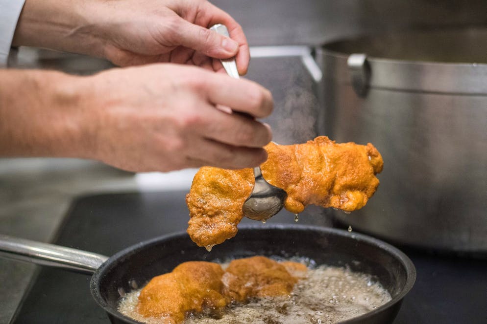 La donna ha rimediato delle gravi ustioni alle braccia (immagine d'archivio d'illustrazione). 