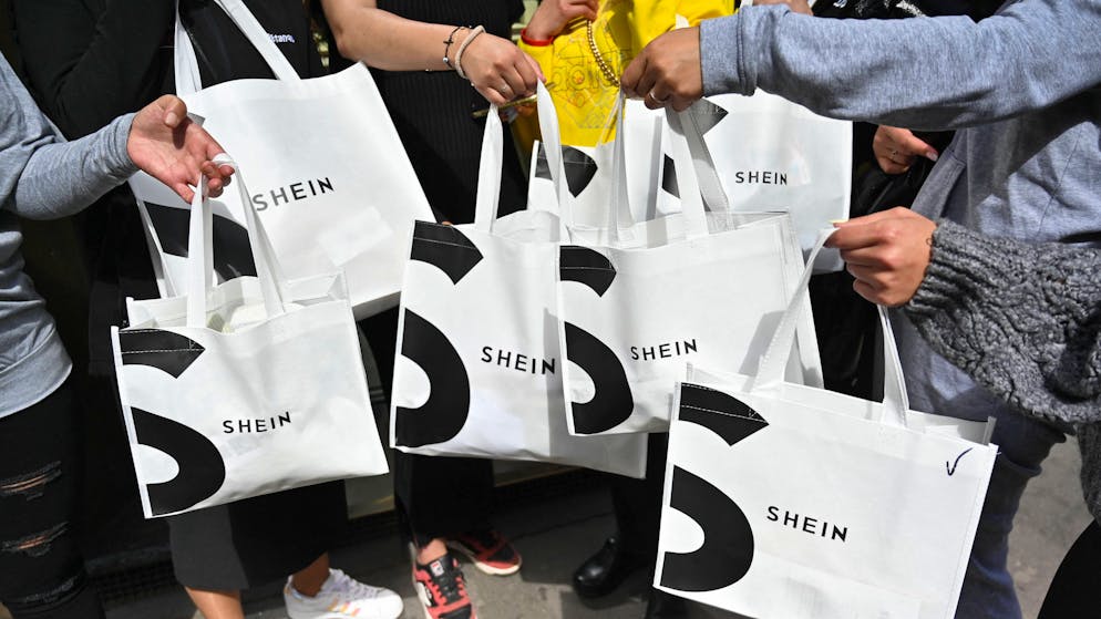 Le géant asiatique de la mode ultra-éphémère Shein, décrié pour ses pratiques, ouvrira mercredi son tout premier magasin physique pérenne au monde, au BHV de Paris.