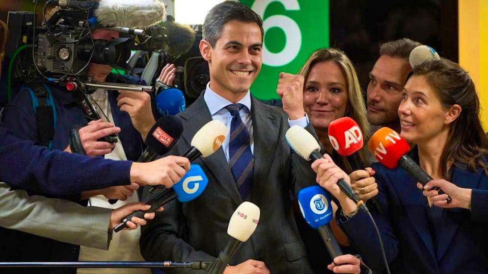dpatopbilder - Rob Jetten (M), leader of the Democrats 66, D66, celebrates one day after the parliamentary elections in the House of Representatives. Photo: Peter Dejong/AP/dpa
