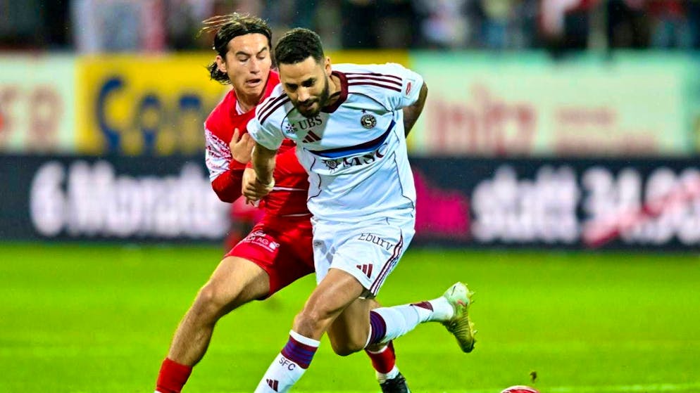 Winterthur's Théo Golliard (left) shines against Servette with two goals