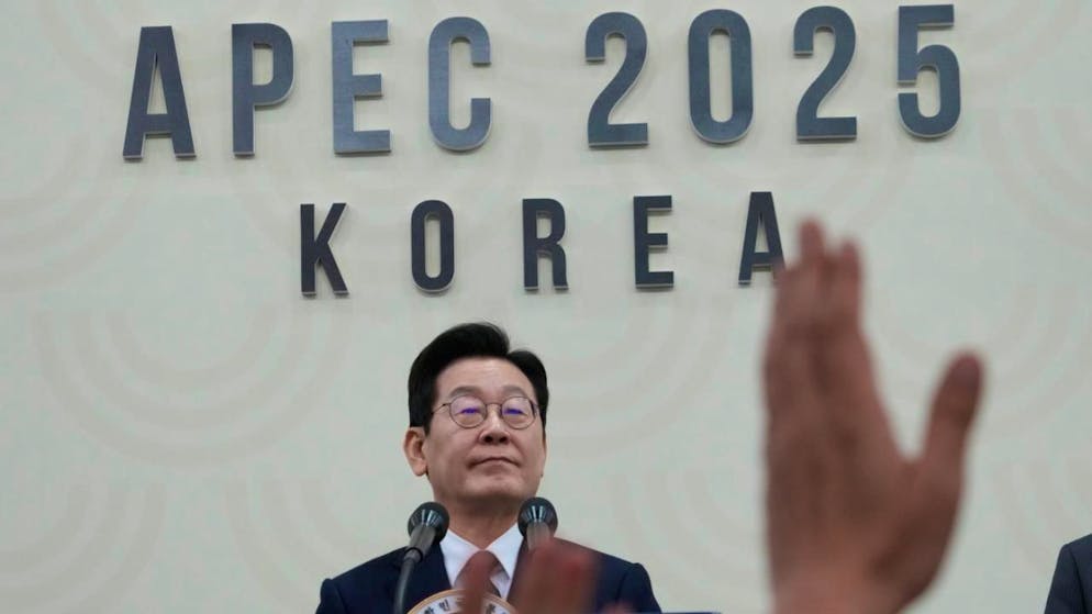 Der südkoreanische Präsident Lee Jae Myung beim Gipfeltreffen in Gyeongju. Foto: Ahn Young-joon/AP/dpa