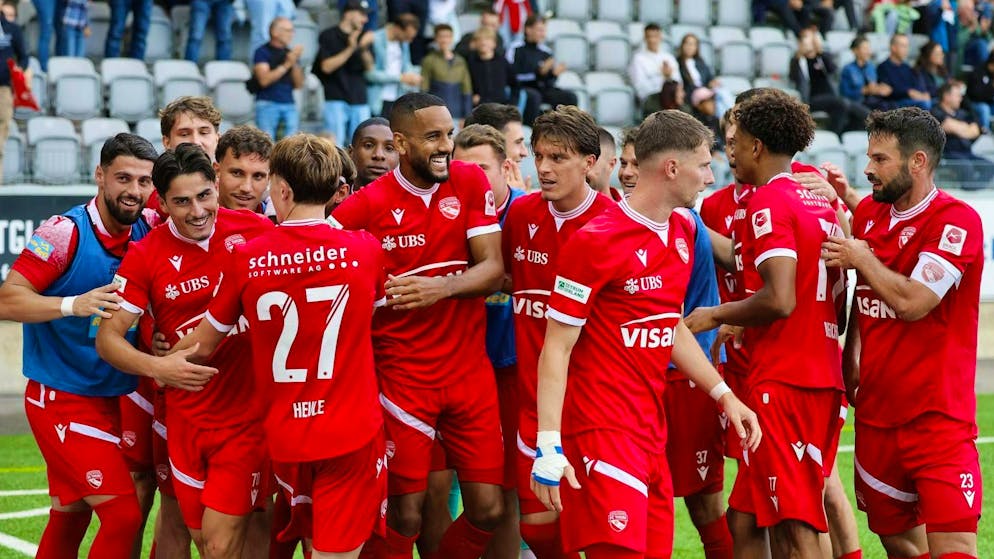 A familiar sight: cheering Thun fans.