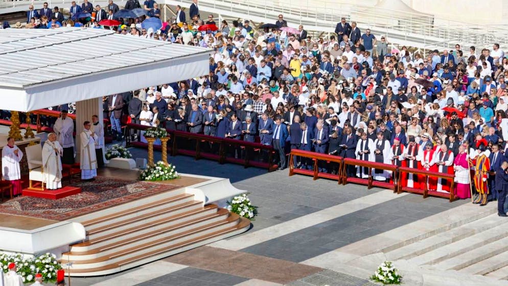 Papst Leo XIV. hat am Samstag den ehemals anglikanischen Geistlichen und späteren
katholischen Kardinal John Henry Newman (1801-1890) zum Kirchenlehrer
erhoben.
