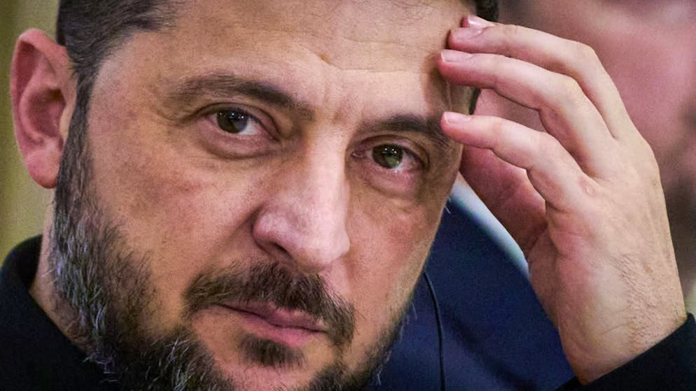 ARCHIV - Der ukrainische Präsident Wolodymyr Selenskyj reagiert während seines Treffens mit dem niederländischen Außenminister in Kiew. Foto: Efrem Lukatsky/AP/dpa