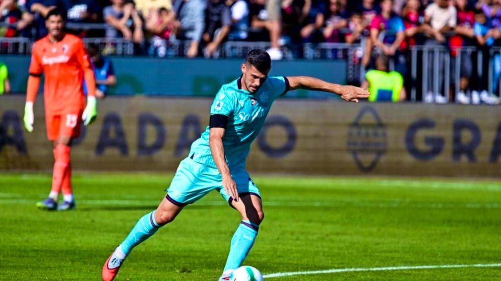 Bologna's Remo Freuler has to leave the field injured in the game against Parma