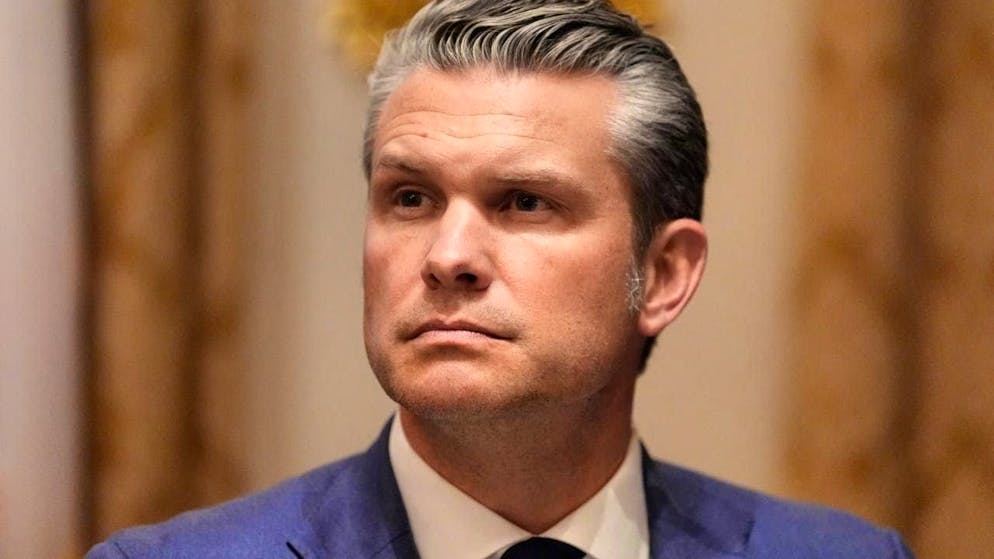 US Secretary of Defense Pete Hegseth listens as US President Trump speaks before a lunch with Ukrainian President V. Selenskyj in the Cabinet Room of the White House. Photo: Alex Brandon/AP/dpa