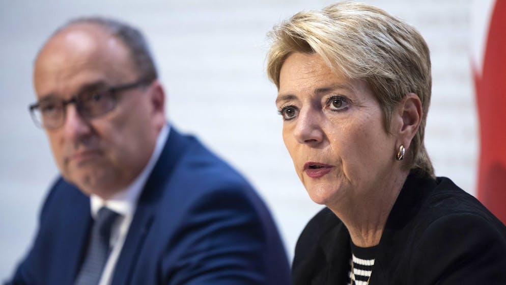 Revue de presse. Karin Keller-Sutter visée par une plainte pour indiscrétion après un appel avec Donald Trump