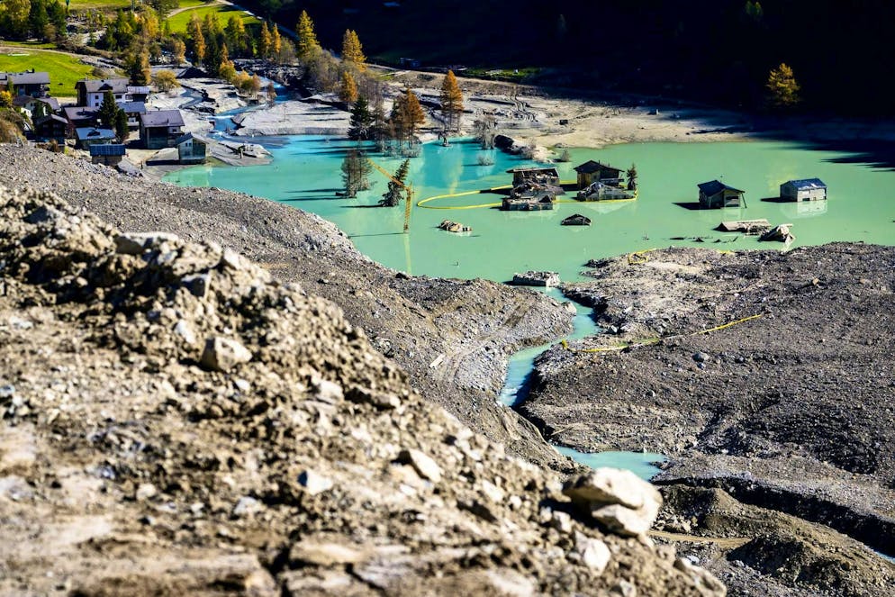 Ecco come appariva il villaggio sepolto l'11 ottobre 2025.