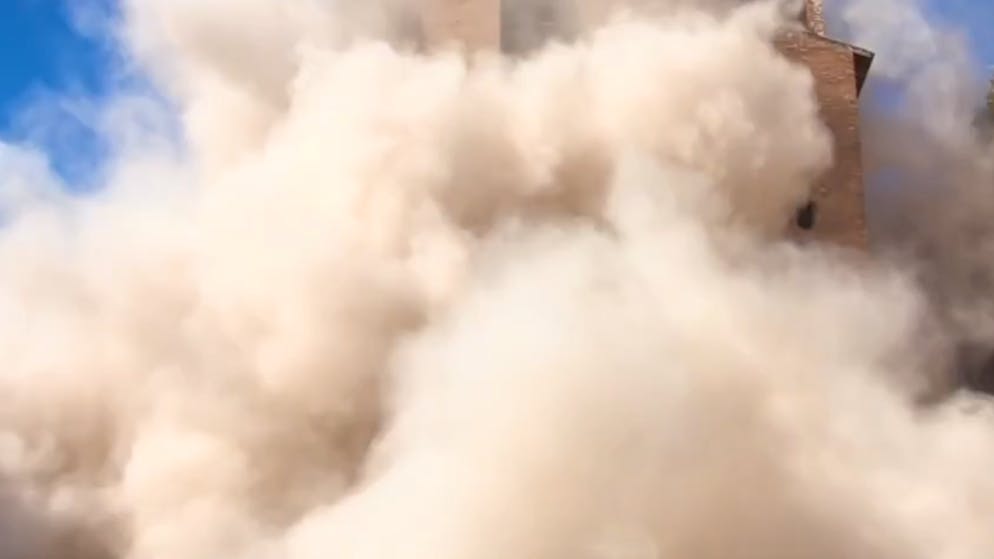 Forte détonation. Images saisissantes : un célèbre monument s’effondre à Rome !