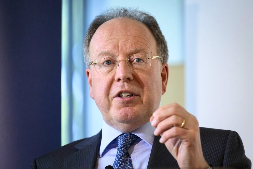 L'histoire de l'enregistreur portable Nagra commence avec un Polonais réfugié, Stefan Kudelski.  Son fils André Kudelski a repris la tête du groupe en 1991. Photo: lors d'une conférence de presse à Cheseaux (VD) en février 2023.