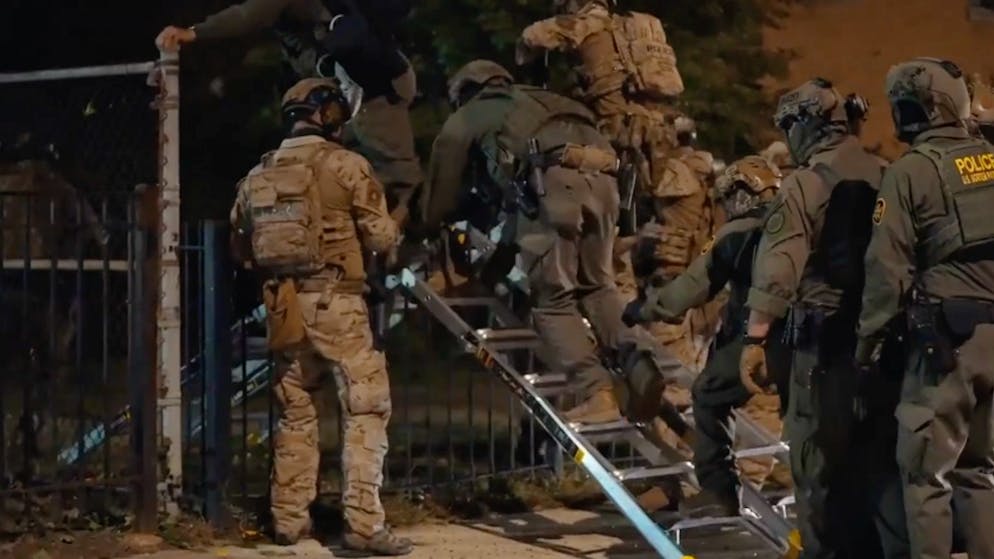 Ordnungskräfte des US-Ministeriums für Inlandsicherheit (Department of Homeland Security) stürmten Anfang Oktober einen vorwiegend von schwarzen US-Bürgern bewohnten Wohnblock in Chicago. 