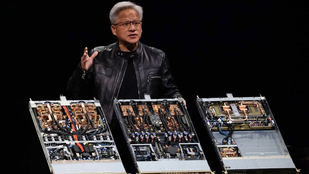 Nvidia-Chef Jensen Huang stellt am 19. Mai 2025 in Taiwan die neue KI-Factory-Plattform Grace Blackwell NVL72 GPU vor.