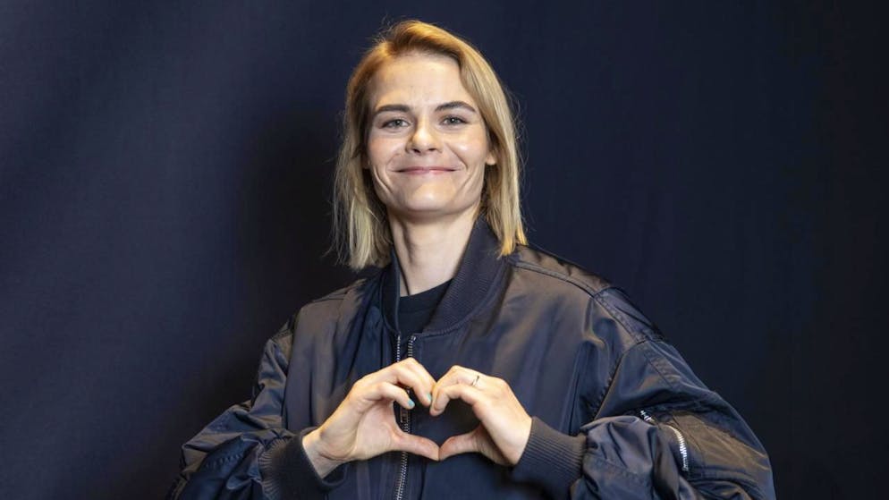 «Ich hab ihm gesagt: Ich will niemand anderen heiraten, aber auch dich nicht»: Hazel Brugger über den ersten Hochzeitsantrag von ihrem heutigen Mann, dem Komiker Thomas Spitzer.