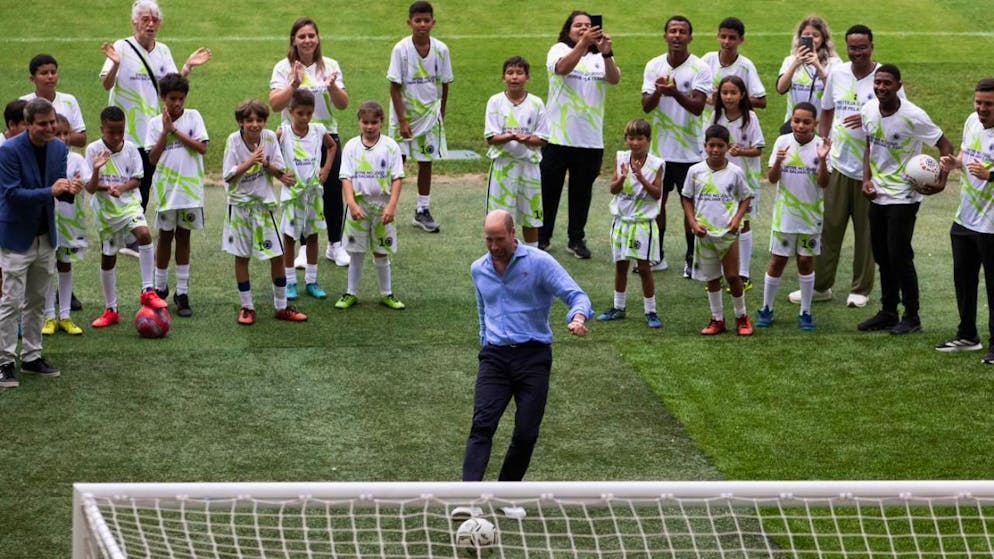 En route pour la COP30. Pain de sucre, foot et favelas: le prince William découvre Rio de Janeiro