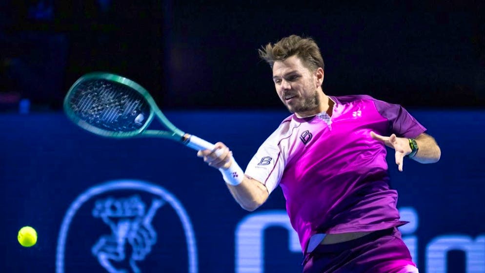 Stan Wawrinka reaches the round of 16 in Athens