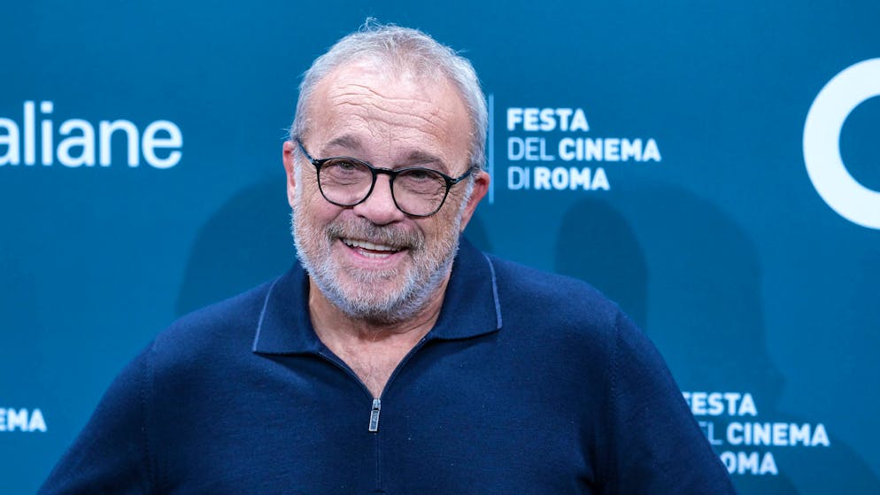 Bugie bianche, ma no solo.... Claudio Amendola confessa: «Ho riciclato test Covid per evitare matrimoni»