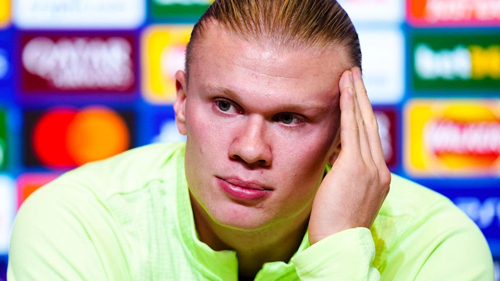 Le prolifique buteur Erling Haaland s'est jugé «loin» du niveau atteint par les légendes vivantes Lionel Messi et Cristiano Ronaldo.