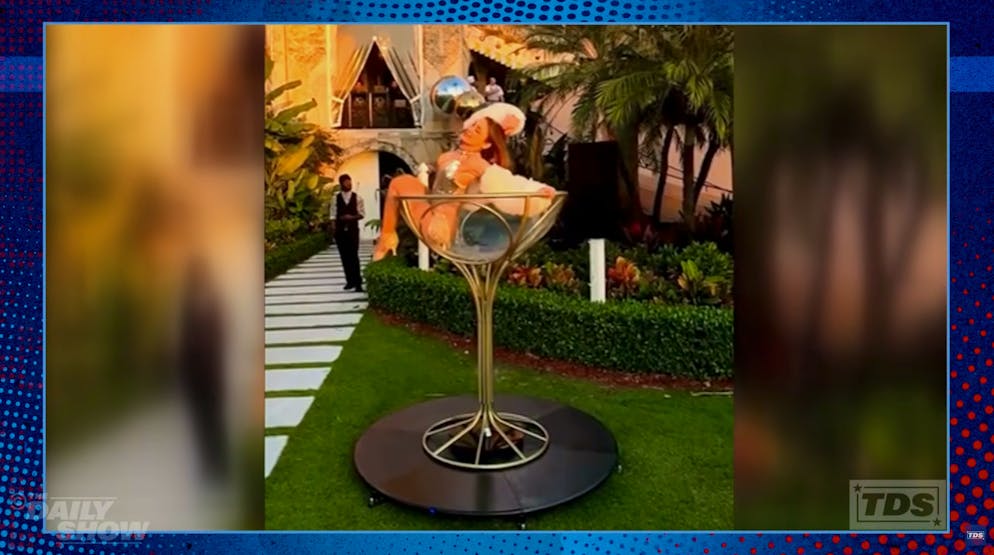 «Wie unbequem sind die Sitze im Mar-a-Lago?», fragt Stewart.