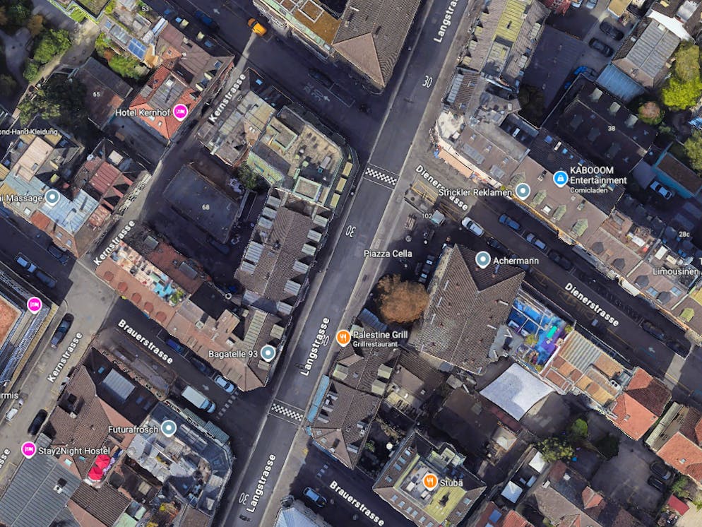 Auf der Langstrasse wird der Abschnitt mit dem Fahrverbot durch eine karrierte Fläche markiert.