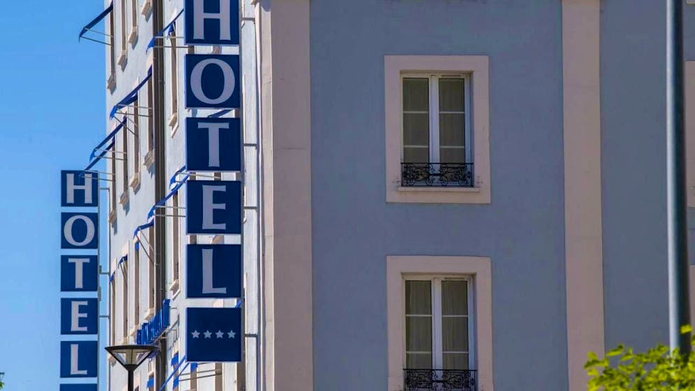 Swiss hotels remain on course to beat last year's record for overnight stays. (archive picture)
