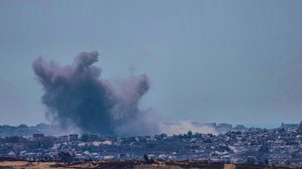 ARCHIVE - Smoke rises after an Israeli attack on the town of Beit Lahia in the north of the Gaza Strip, as seen from the Israeli side near the border. Photo: Saeed Qaq/ZUMA Press Wire/dpa