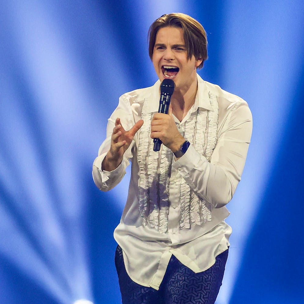 «Würde ich das aushalten?. Schweizer Schlagerstar lacht über Dschungelcamp-Gerüchte