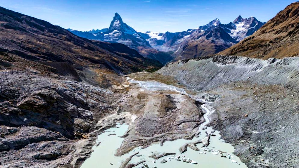Le réchauffement climatique provoque notamment la fonte des glaciers, ici le glacier de Findelen, près de Zermatt (archives).