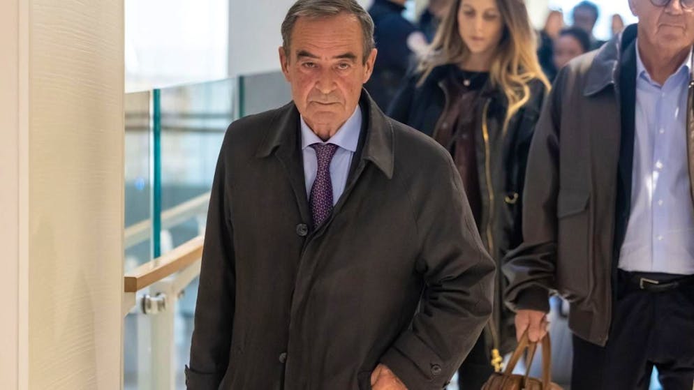 Huit prévenus, dont l'ex-directeur général de Lafarge, Bruno Lafont, sont poursuivis, ainsi que le cimentier français, filiale du géant zougois Holcim depuis 2015, en tant que personne morale, pour financement du terrorisme.